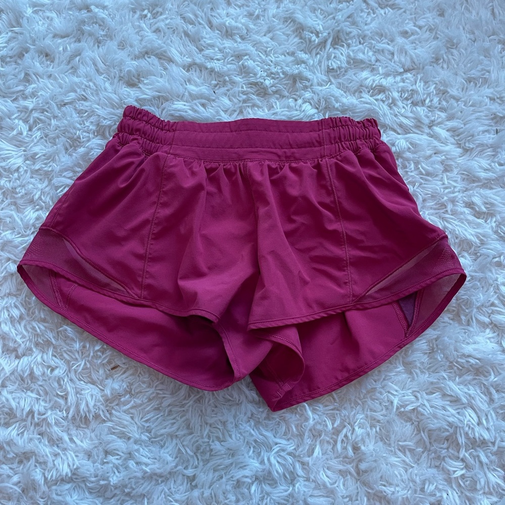 Lululemon HOTTY HOT SHORTS SIZE 4 reg